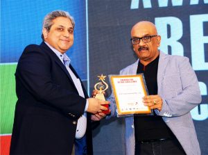 ETP Receiving the Retail Award